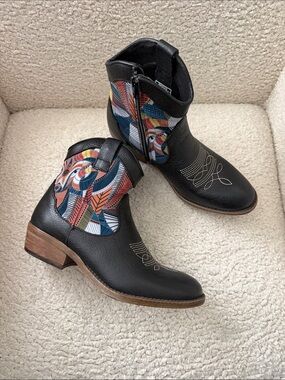 NWT Inkkas Women’s Cyprus Western Ankle Boots with Multi-Color Pattern  Sz 7